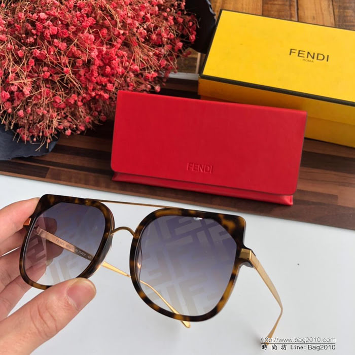 FENDI芬迪 字母鏡面 高級FD老花 時尚百搭款太陽鏡 FF0386S.  lly1719
